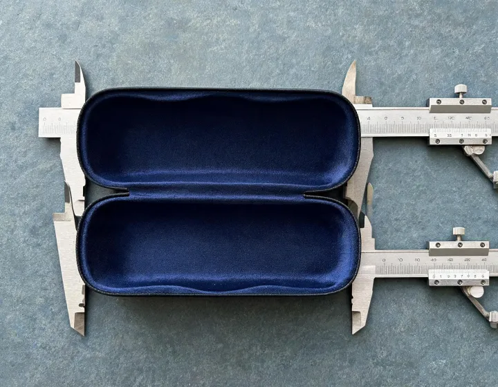 Double glasses case layout on an optical accessory bench, illustration only
